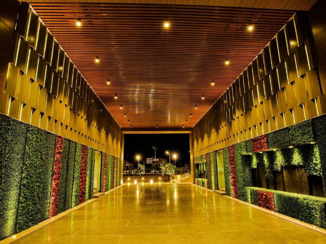 Weekend Address By Honest Homes Surat Exterior foto