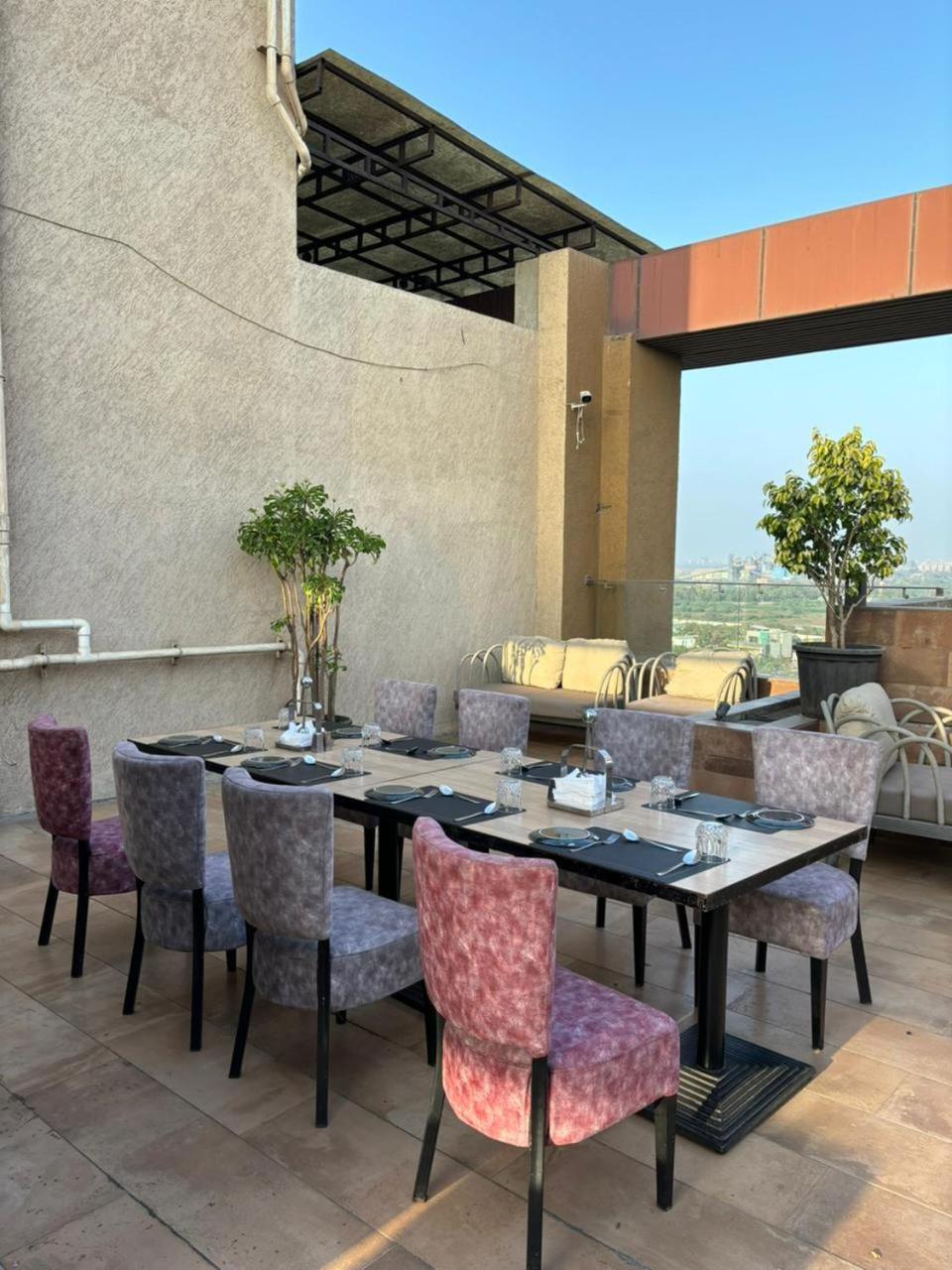 Weekend Address By Honest Homes Surat Exterior foto